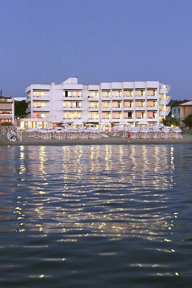 Hotel Sabbia D'Oro San Vincenzo Exteriör bild